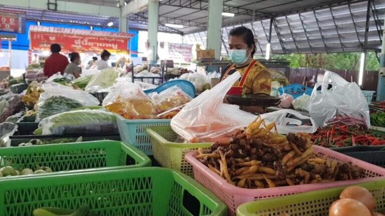 “กระชายขาว” ราคาพุ่งเท่าตัว หลังคนแห่ซื้อต้มกินต้านโรค บางวันแทบไม่พอขาย