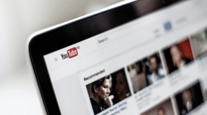 เปิดช่อง YouTube สำหรับธุรกิจ: เส้นทางสู่ความสำเร็จด้วย 12 ขั้นตอนง่ายๆ ที่เจ้าของธุรกิจทุกคนต้องรู้