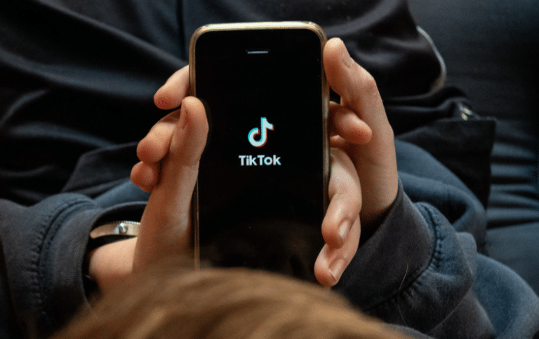 ดาวเด่น TikTok สาวอเมริกันปฏิวัติการเงิน เปลี่ยนหนี้ 2.3 ล้านให้กลายเป็นธุรกิจมูลค่า 72.6 ล้านบาทต่อปี ด้วยเทคนิค “Cash Stuffing” แนะ 4 กลยุทธ์หลุดพ้นวิกฤตการเงิน