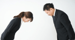 พลังแห่งความถ่อมตัว: กุญแจสู่ความสำเร็จในยุคดิจิทัล – เมื่อออร่าชนะก่อนเปิดปาก