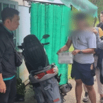 บุกทลายบ่อนไฮโลใกล้สถานีตำรวจ ควบคุมตัวนักพนันพร้อมเจ้าของบ้าน 14 ราย