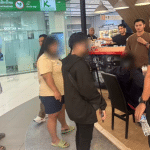 หนุ่มเมาสุราก่อเหตุแทงชายเจ็บสาหัส อ้างพูดไม่เข้าหู ก่อนปั่นจักรยานหนี ตำรวจไล่ล่าจับได้ในพื้นที่ใกล้เคียง